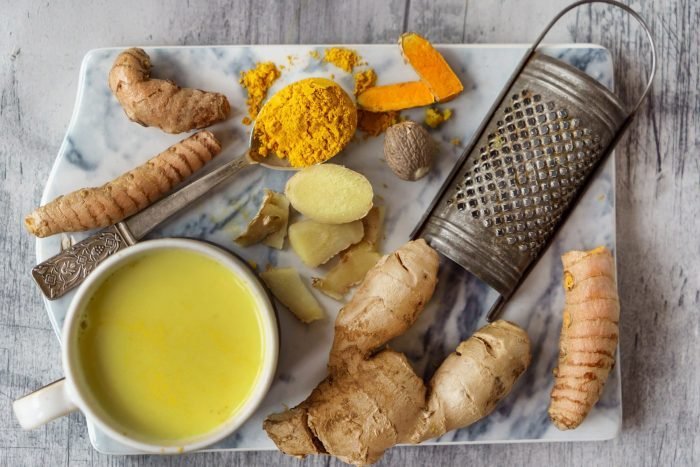 Drink This Ginger-Turmeric Combo Before Bed To Reduce Inflammation And ... Manfaat minum jahe, kunyit serai sebelum tidur